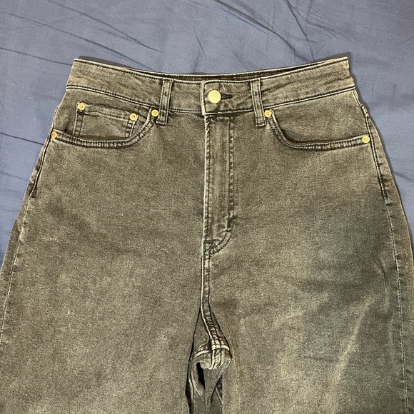 Women’s Highrise H&M Mom Jeans - Picture 5 of 6